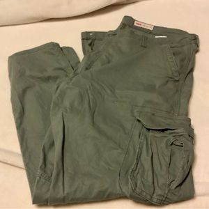 Mens Wrangler cargo pants, size 40x30